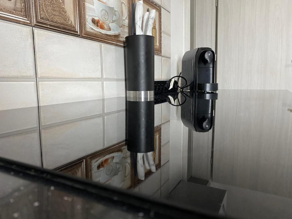 Twin Residence Five Mamaia Bagian luar foto
