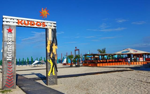 Twin Residence Five Mamaia Bagian luar foto