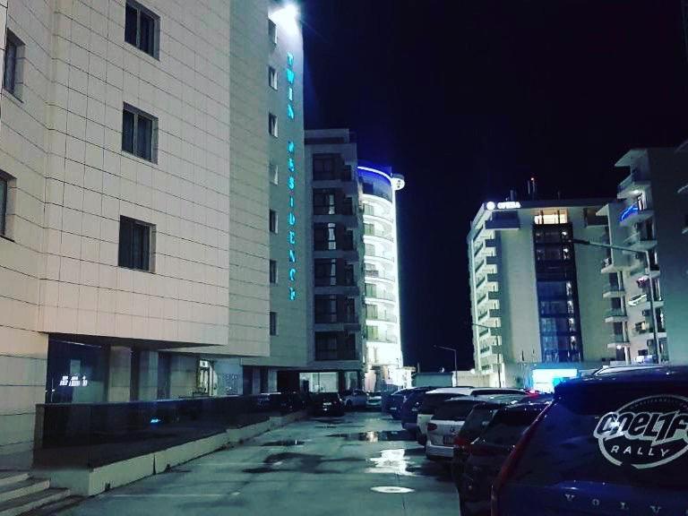 Twin Residence Five Mamaia Bagian luar foto