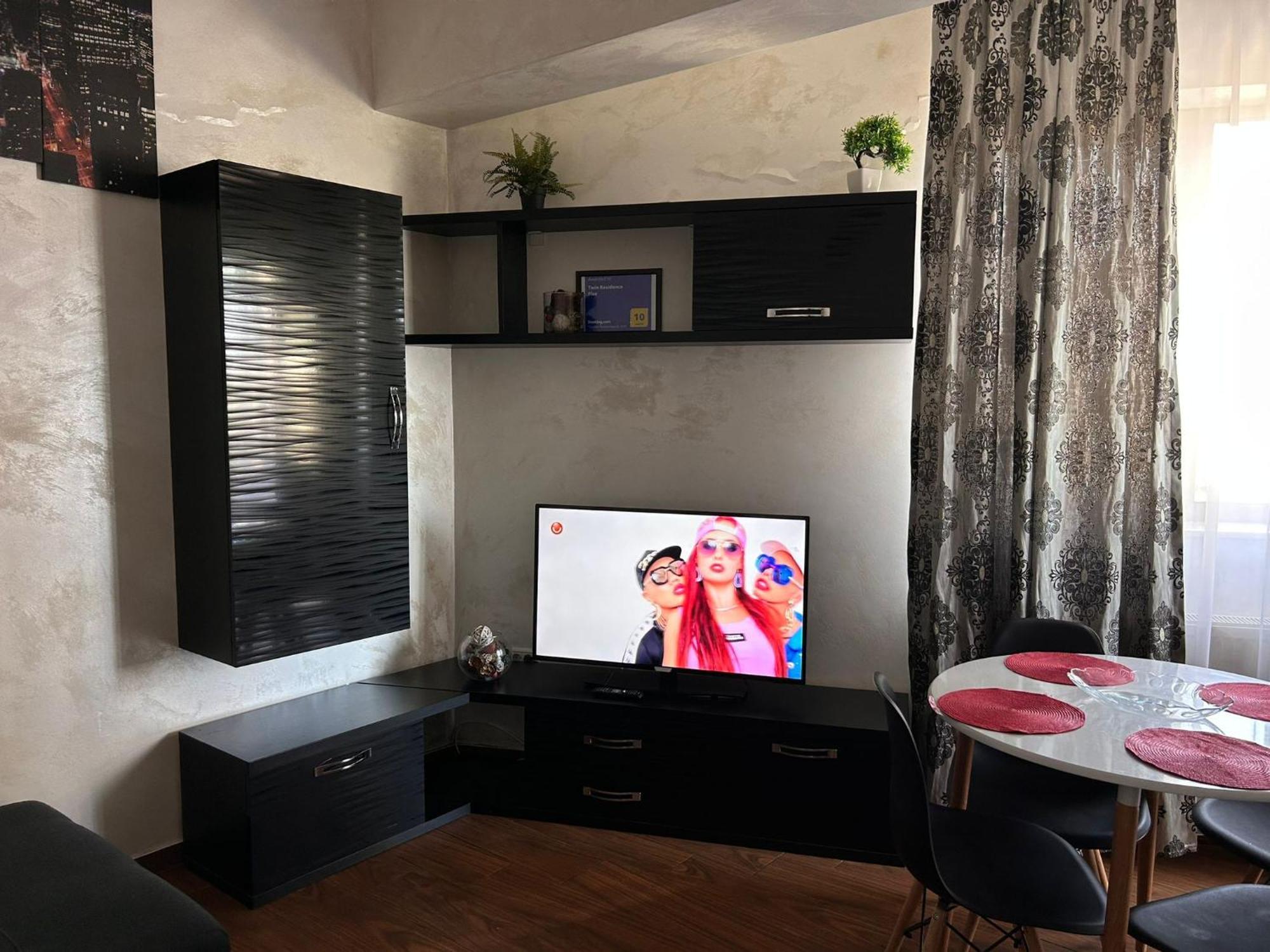Twin Residence Five Mamaia Bagian luar foto